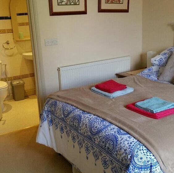 Отель Great Danes Licenced Guesthouse