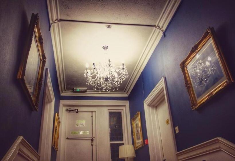 בית מלון כפרי Kensington