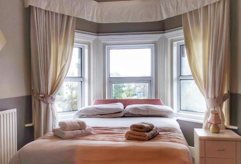 בית מלון כפרי Kensington