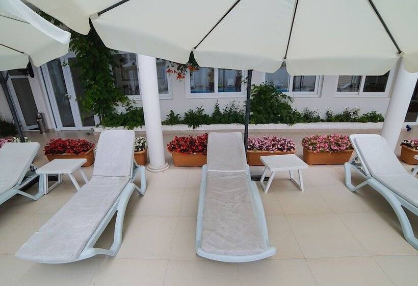 هتل Kobuleti Beach Club