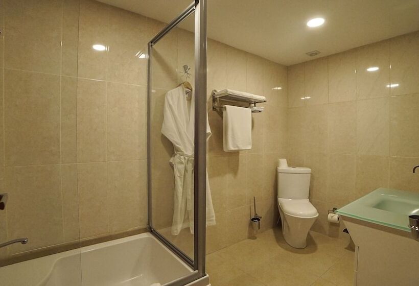 هتل Kobuleti Beach Club