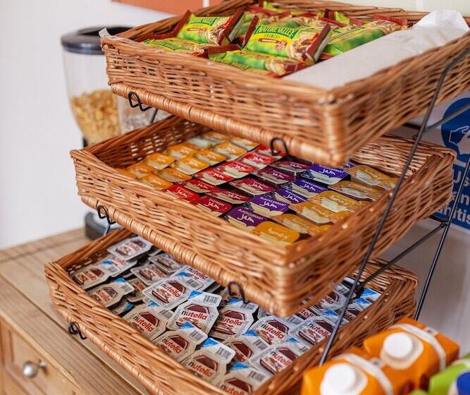 Отель Marlborough