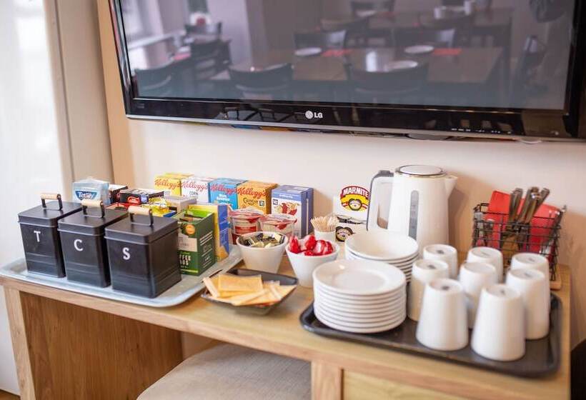 Отель Marlborough