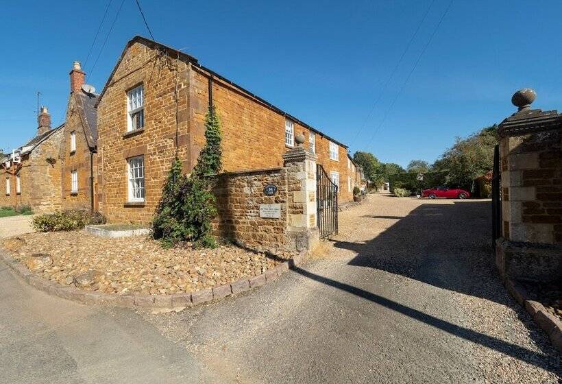 Отель Old White Hart