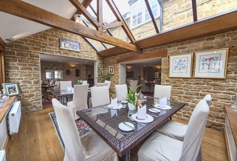 Отель Old White Hart