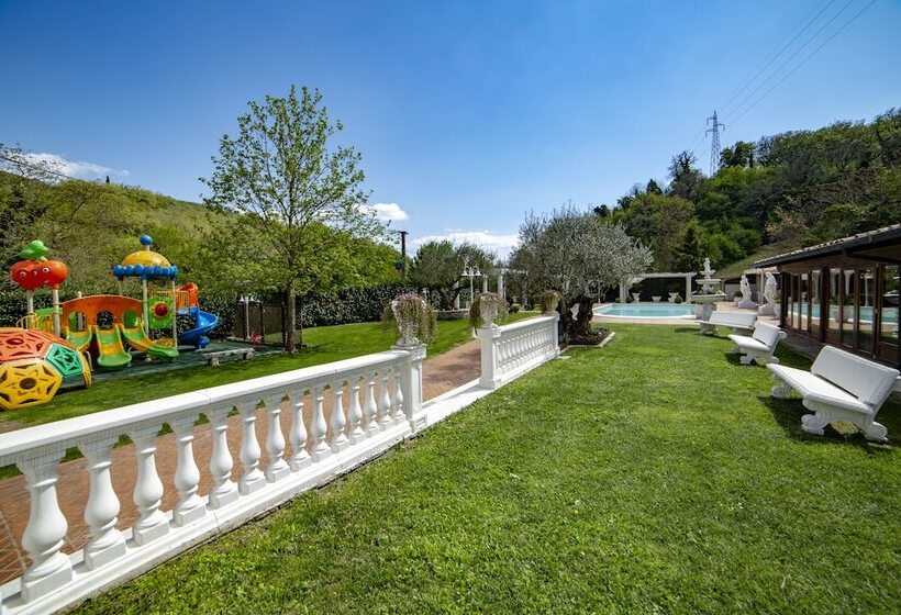 هتل Palazzo Del Papa Agriturismo