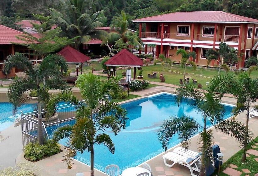 בית מלון כפרי Purnama Beach Resort