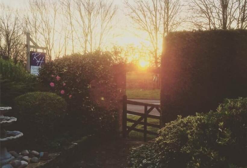 Отель Random Hall