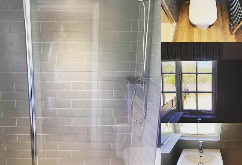 Отель Random Hall