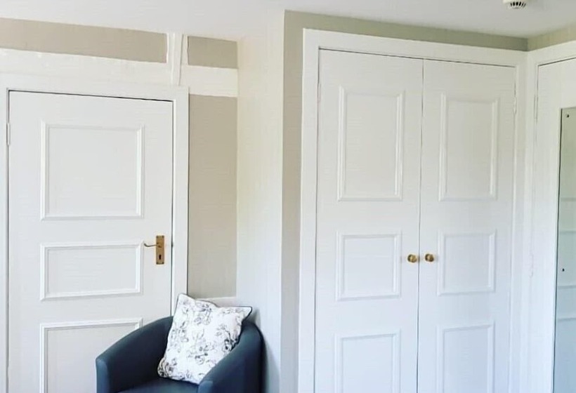 Отель Random Hall