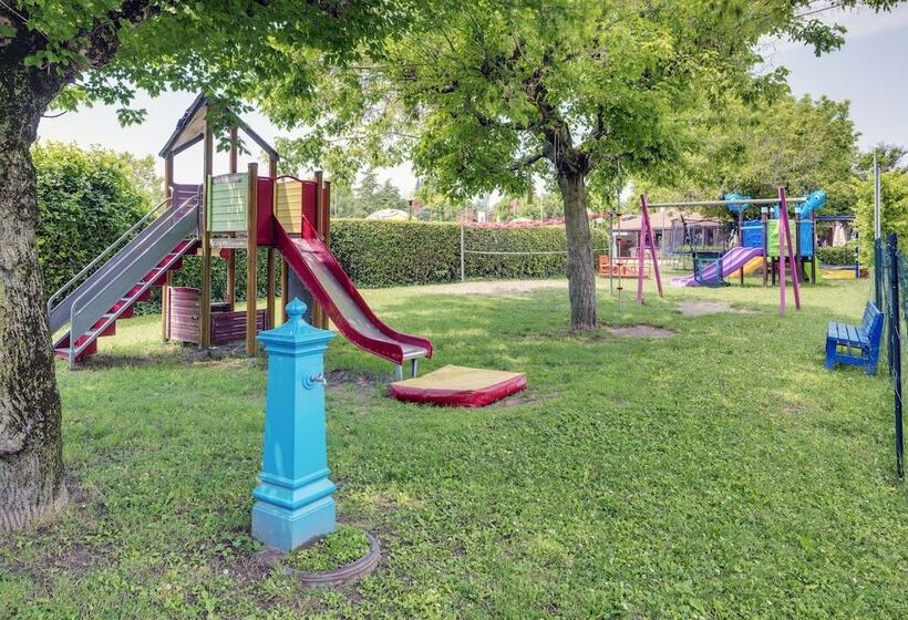 Отель Residence Villaggio Tiglio