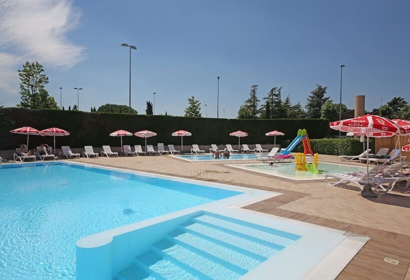 Отель Residence Villaggio Tiglio