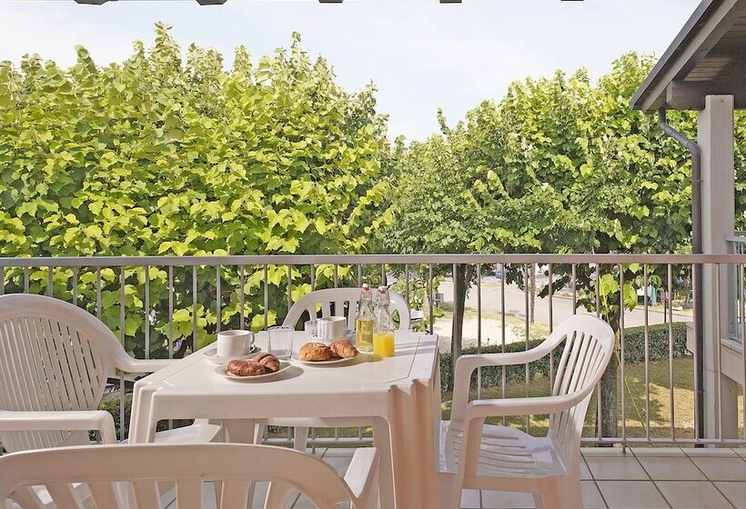 Отель Residence Villaggio Tiglio