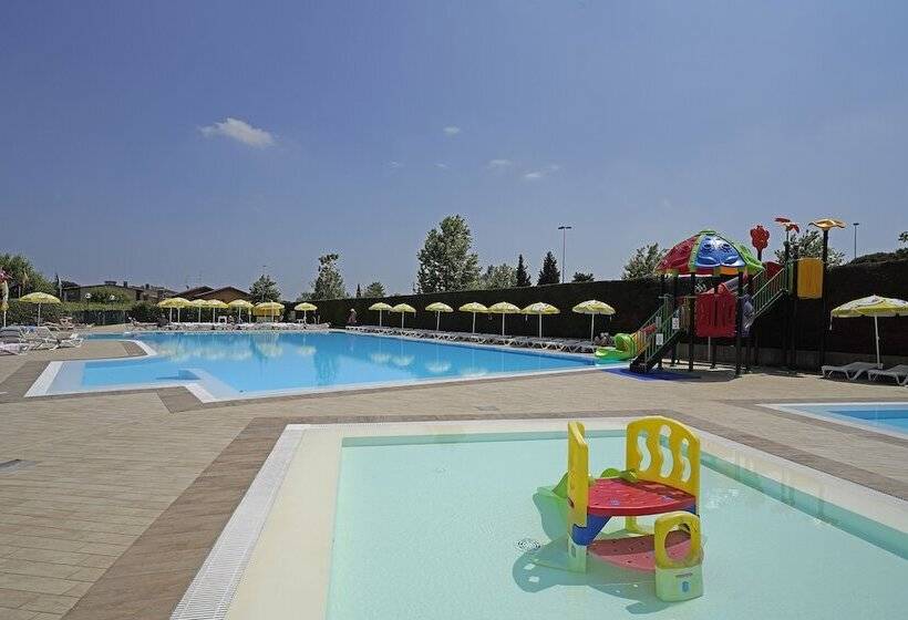 Отель Residence Villaggio Tiglio