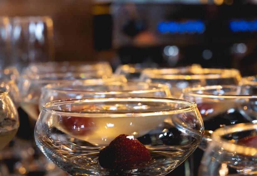 Отель The Burlington