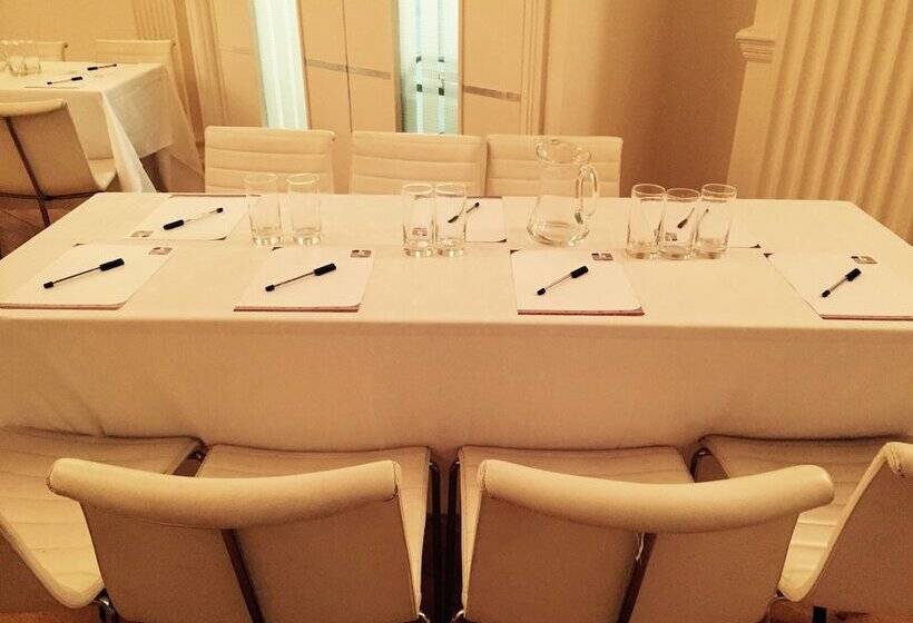 Отель The Burlington