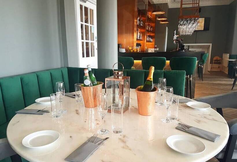 Отель The Burlington