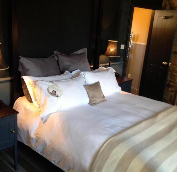 فندق The Crown And Thistle