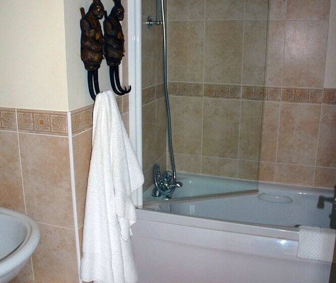 בית מלון כפרי The Down Inn