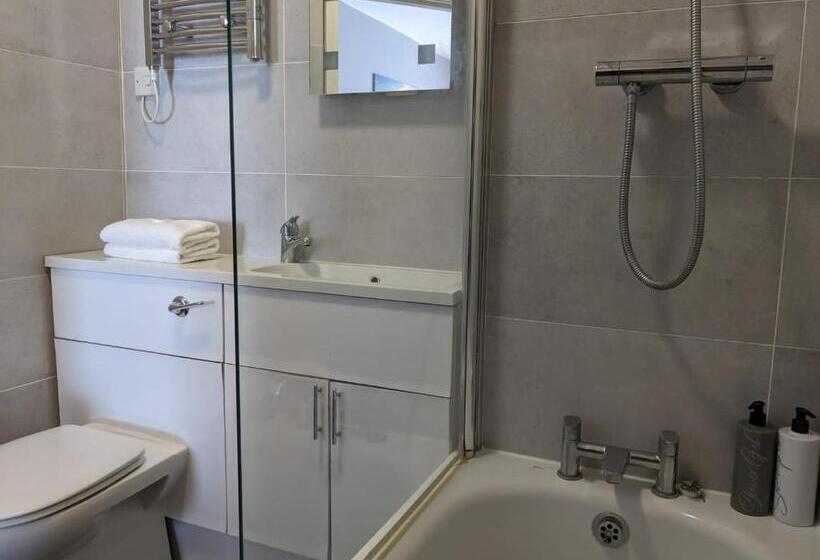 בית מלון כפרי The Earl Of Derby