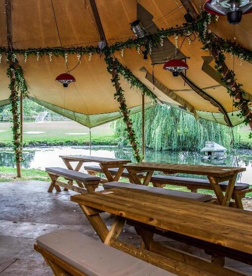 בית מלון כפרי The George Inn