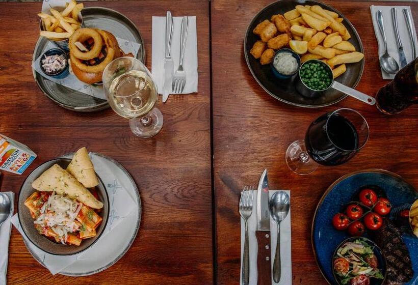 בית מלון כפרי The George Inn