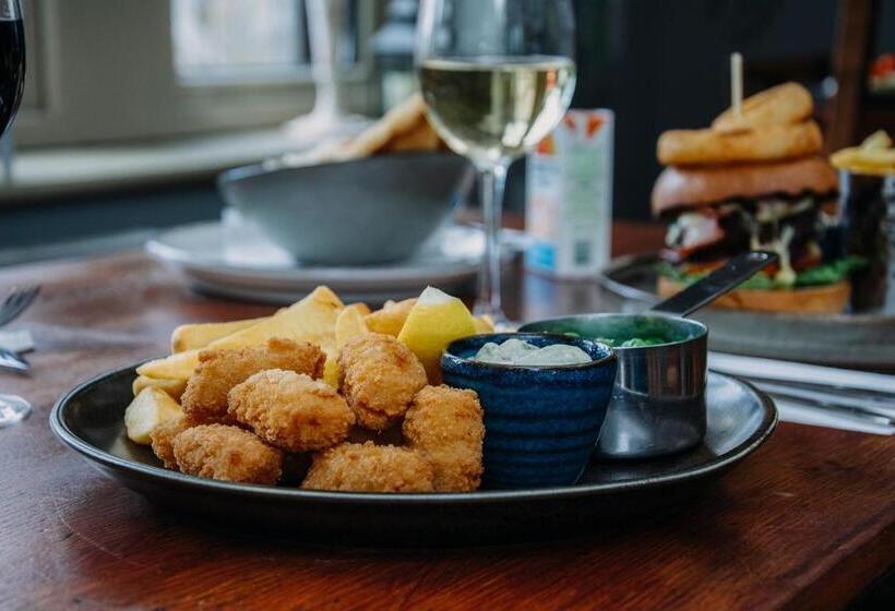 בית מלון כפרי The George Inn