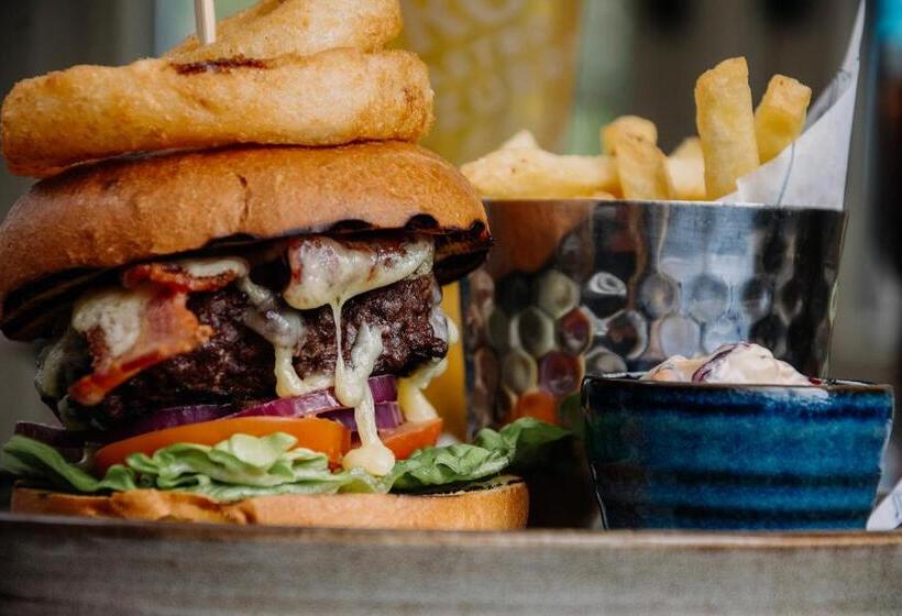 בית מלון כפרי The George Inn