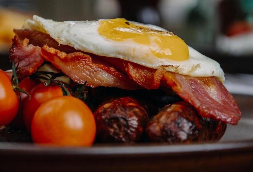 בית מלון כפרי The George Inn