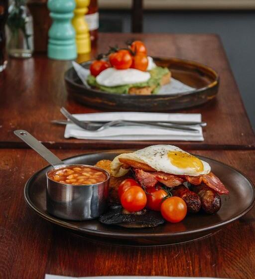 בית מלון כפרי The George Inn