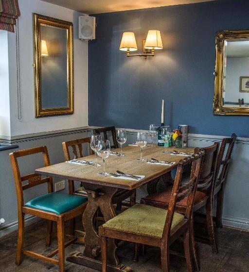 בית מלון כפרי The George Inn