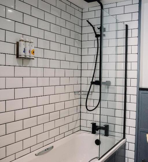 בית מלון כפרי The George Inn