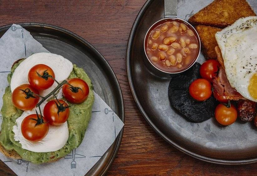 בית מלון כפרי The George Inn