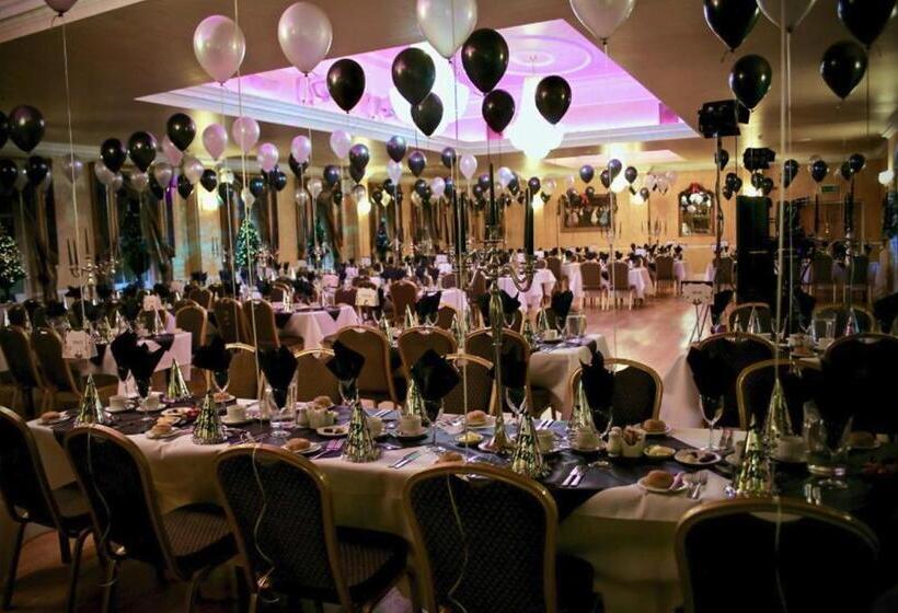 Отель The Golden Lion