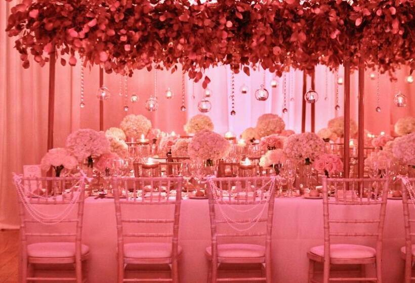 Отель The Golden Lion