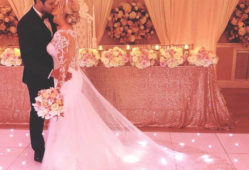 Отель The Golden Lion