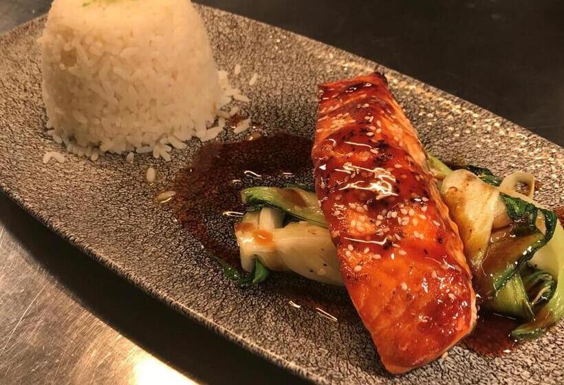 Отель The Golden Lion