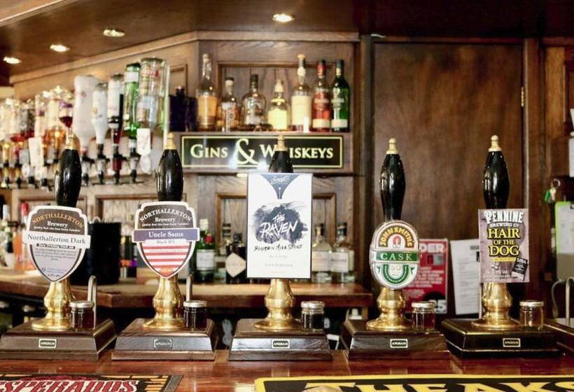 Отель The Golden Lion