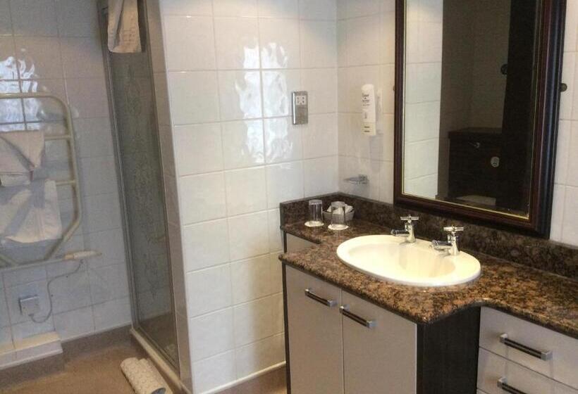 Отель The Golden Lion