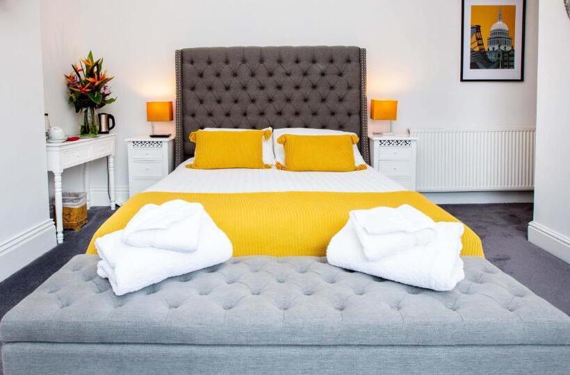 ホテル The Inn At Cheltenham Parade