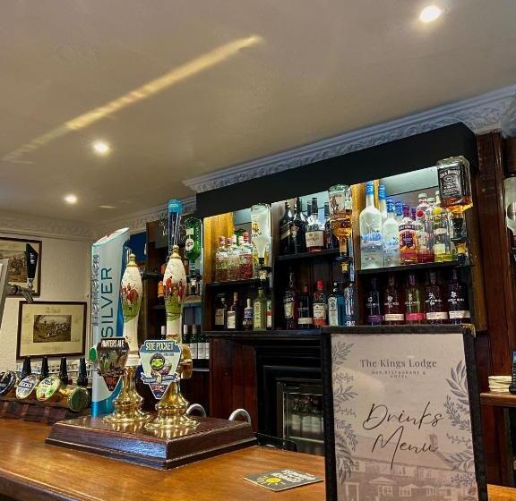 Отель The King S Lodge