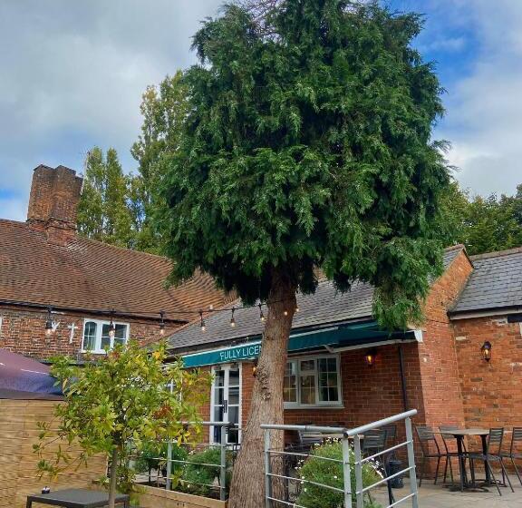 Отель The King S Lodge