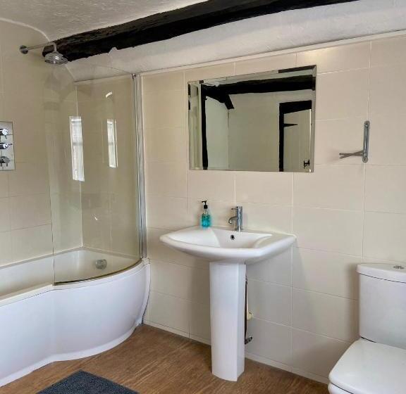 Отель The King S Lodge