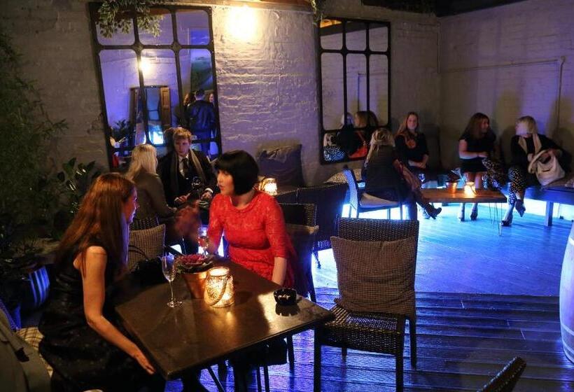 בית מלון כפרי The Loopy Shrew