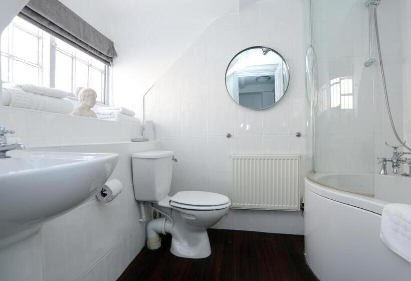 בית מלון כפרי The Loopy Shrew