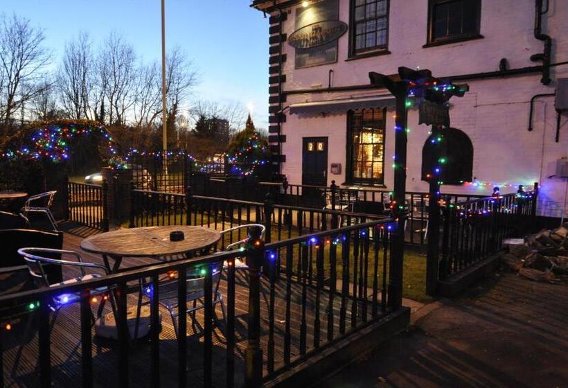 ホテル The Roundabout