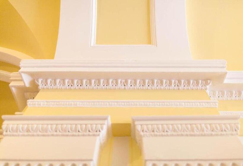 Отель Woodland House