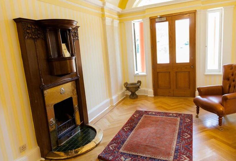 Отель Woodland House