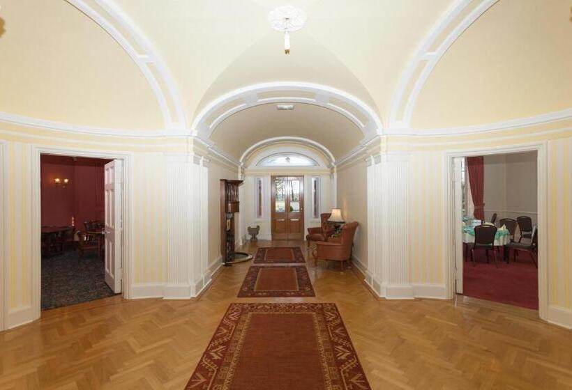 Отель Woodland House