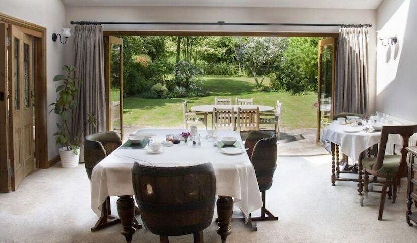 Larkrise Cottage Bed And Breakfast